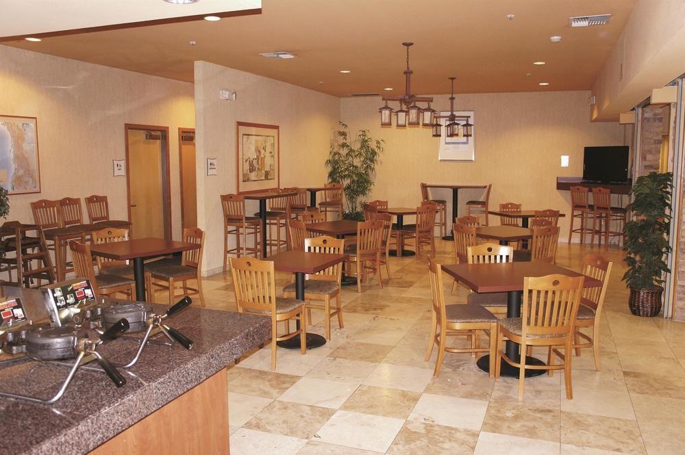 La Quinta By Wyndham Vancouver Exterior photo