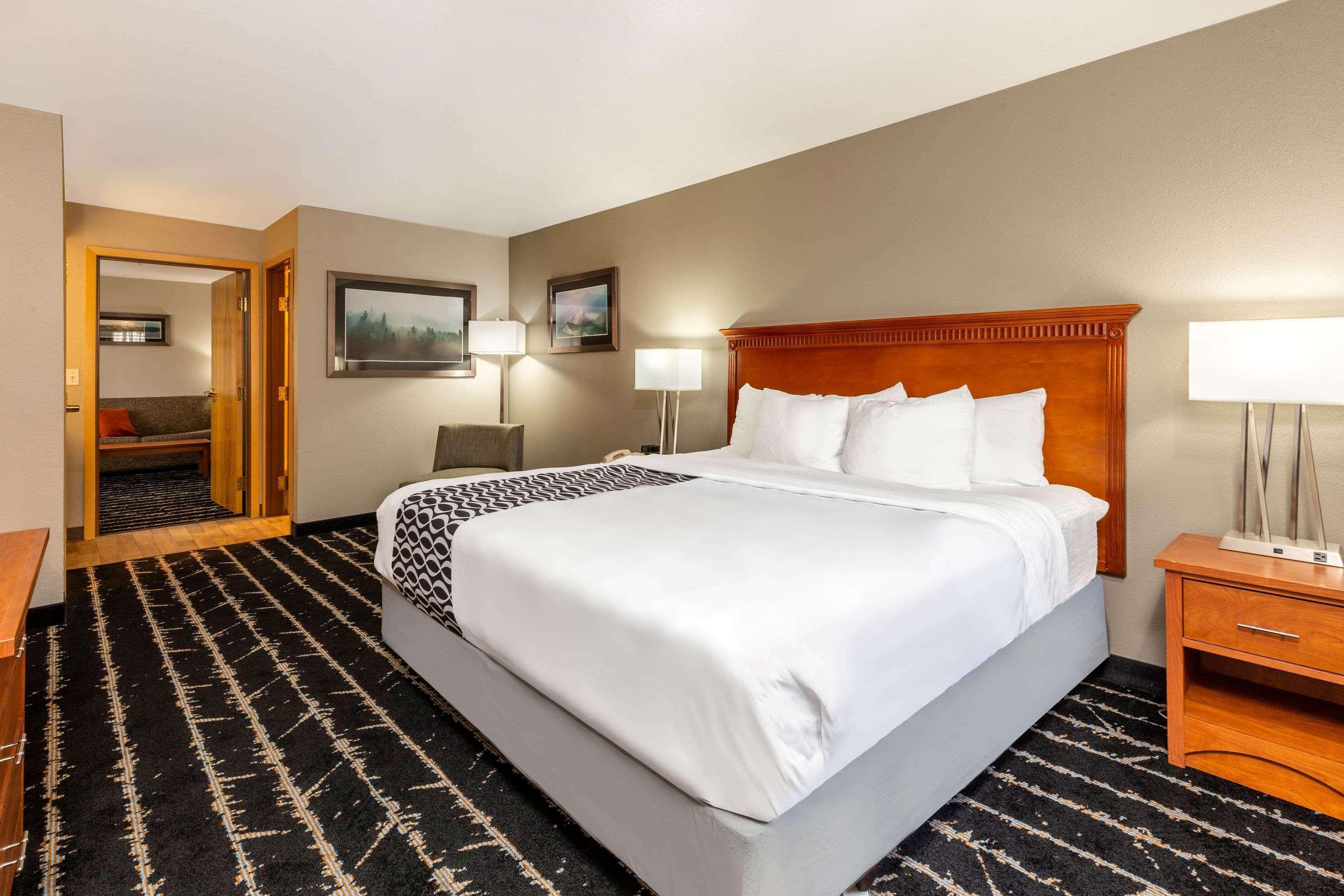 La Quinta By Wyndham Vancouver Exterior photo