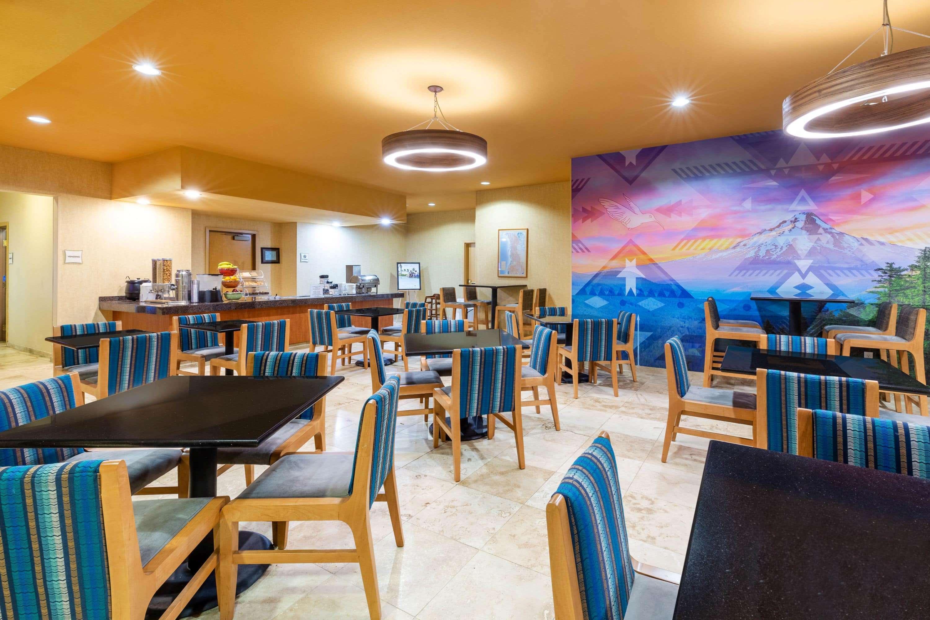 La Quinta By Wyndham Vancouver Exterior photo