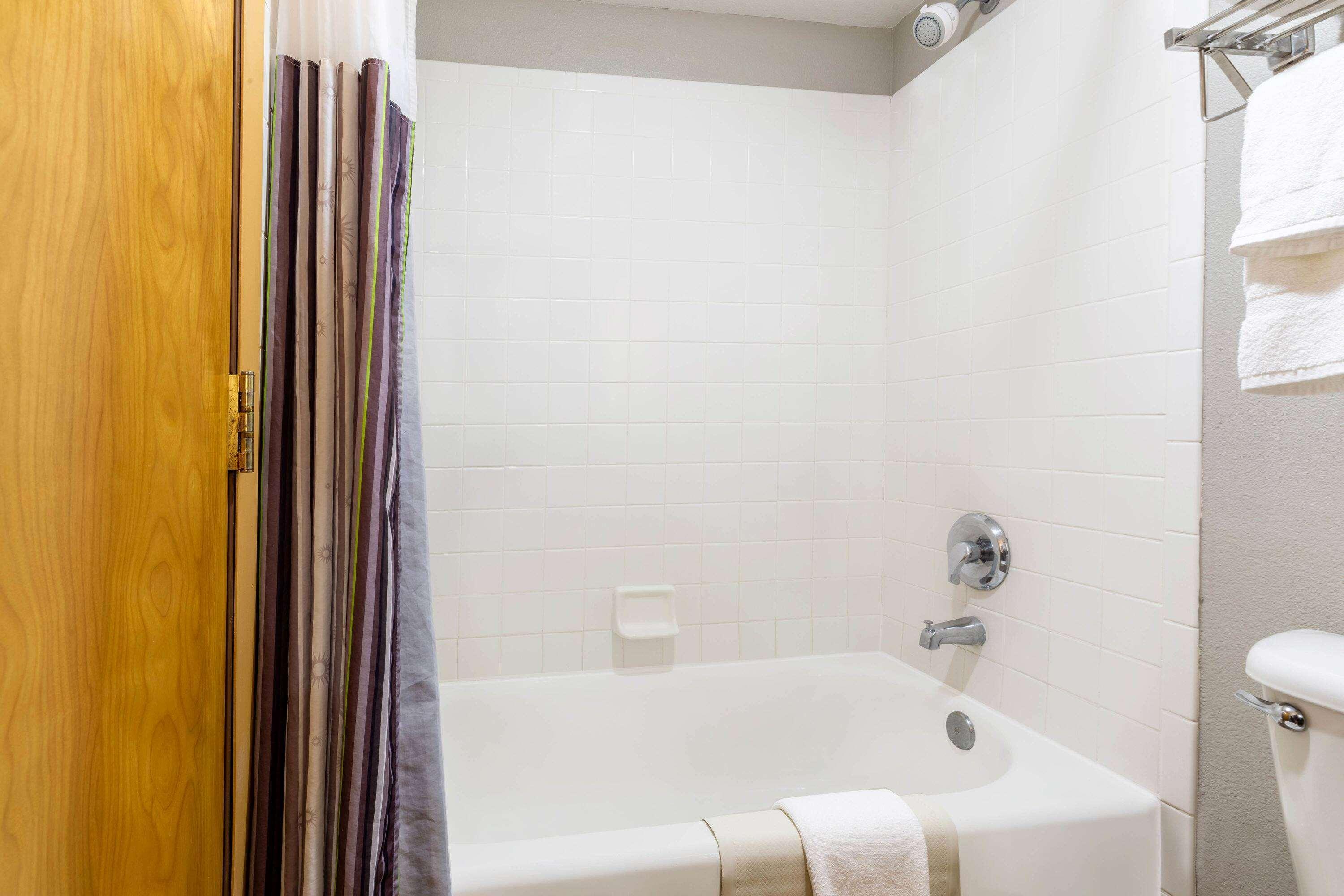 La Quinta By Wyndham Vancouver Exterior photo
