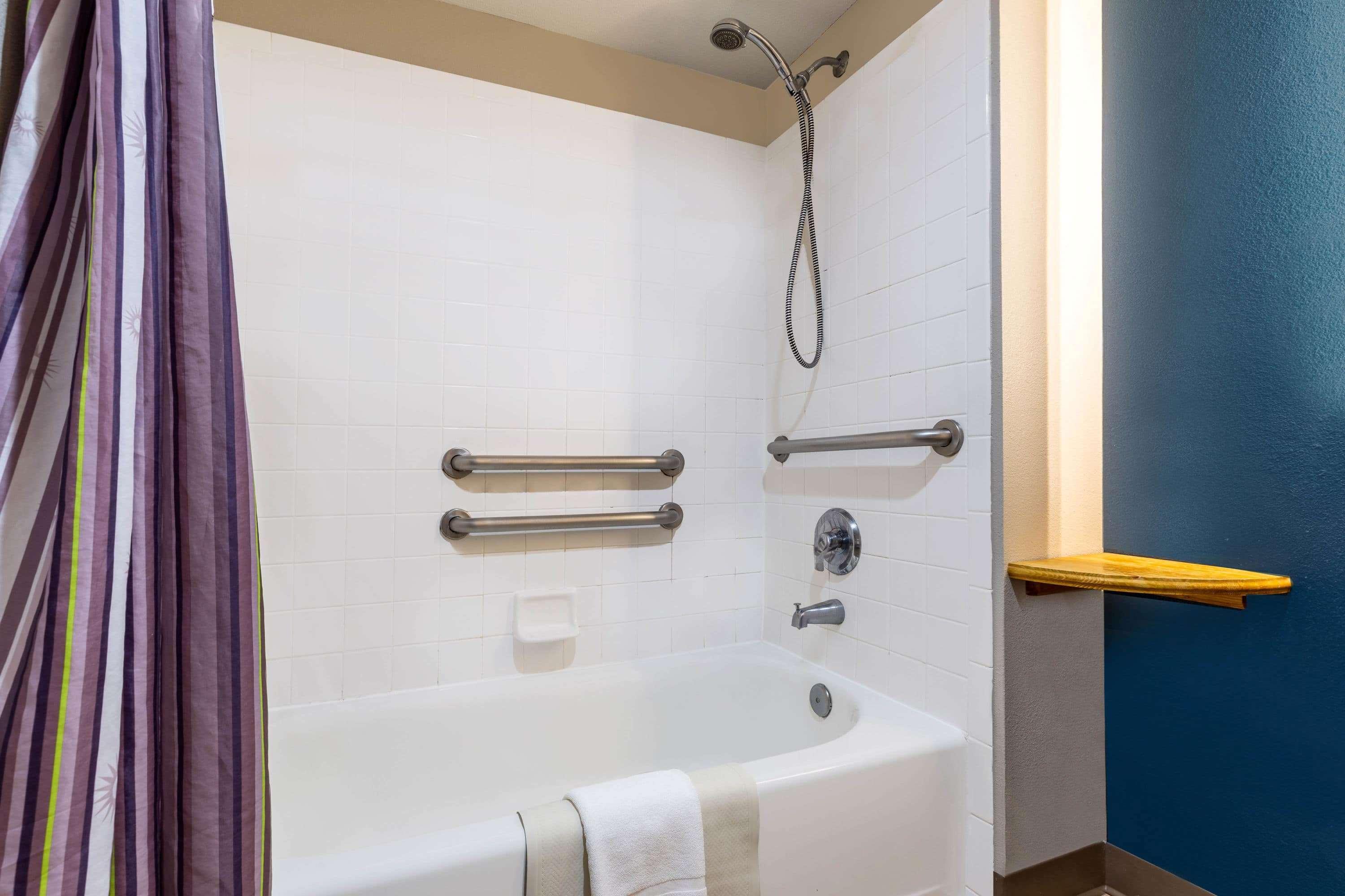 La Quinta By Wyndham Vancouver Exterior photo