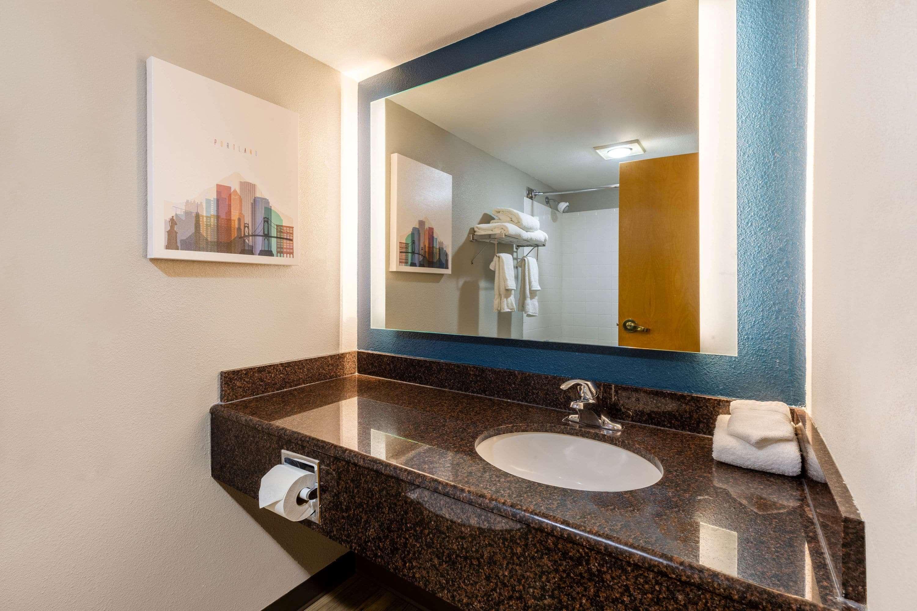 La Quinta By Wyndham Vancouver Exterior photo